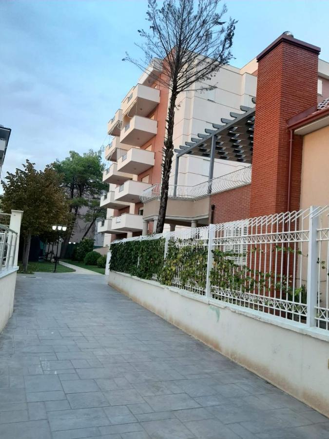 Milka Apartment Golem  Extérieur photo